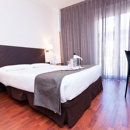 Apartamentos Leganitos Madrid Esterno foto